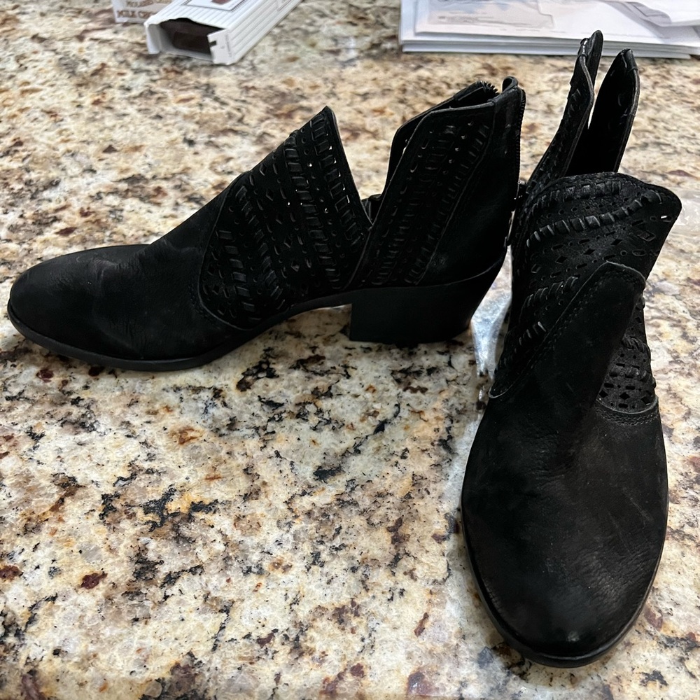 Vince Camuto ankle boots size 7.5